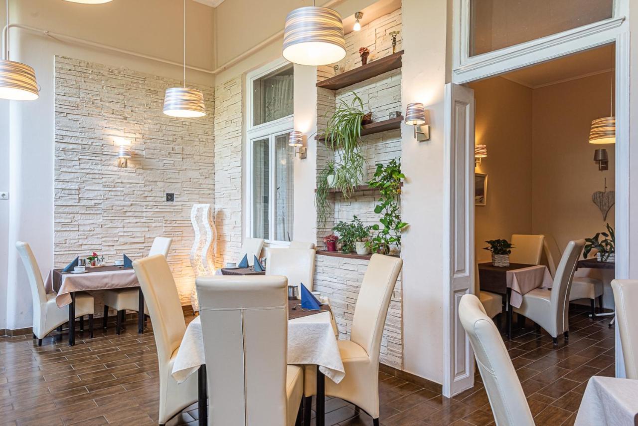 Hotel Romantik Eger Ngoại thất bức ảnh