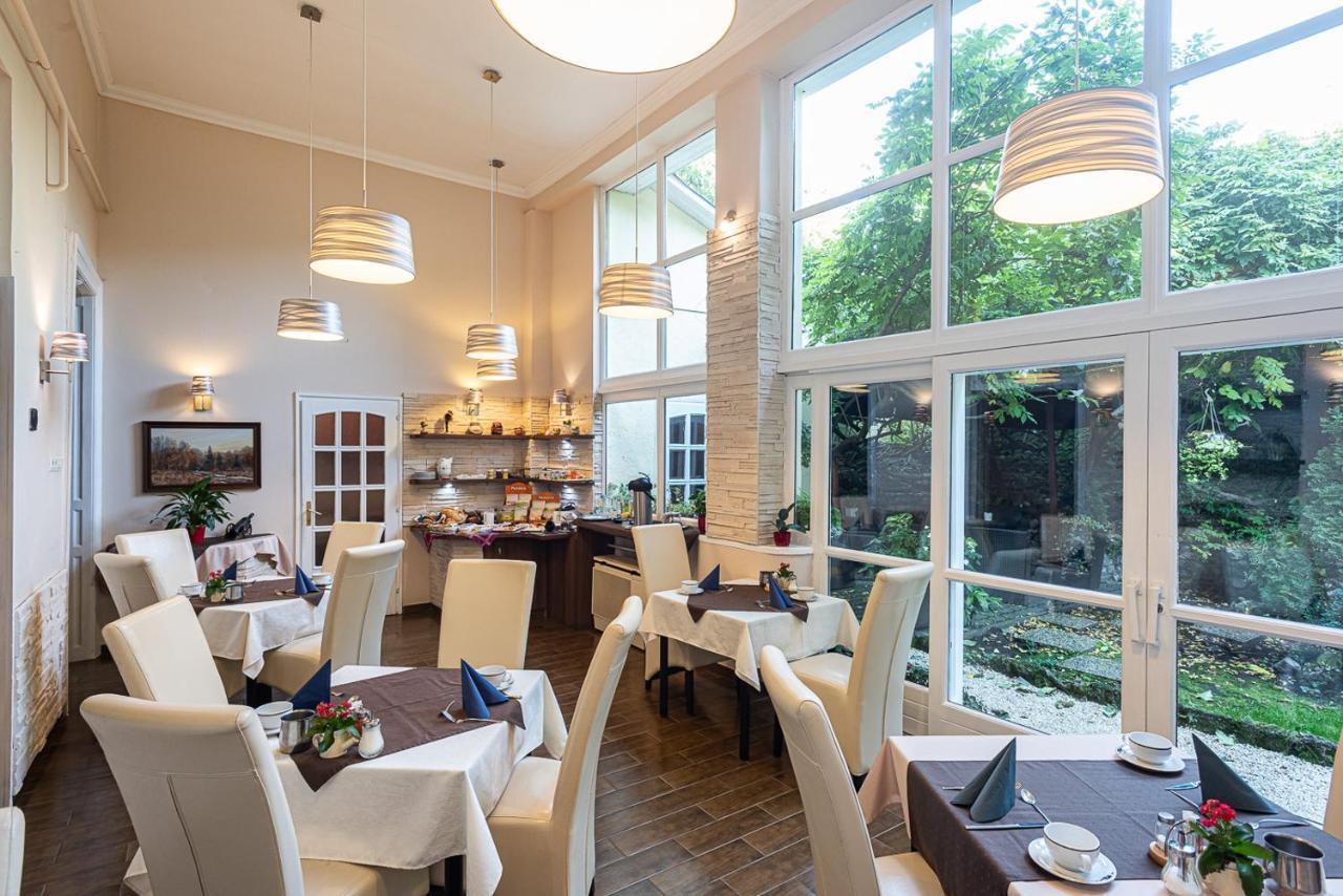 Hotel Romantik Eger Ngoại thất bức ảnh