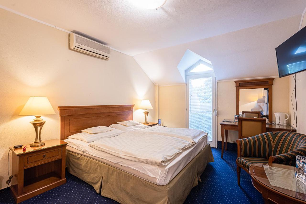 Hotel Romantik Eger Ngoại thất bức ảnh
