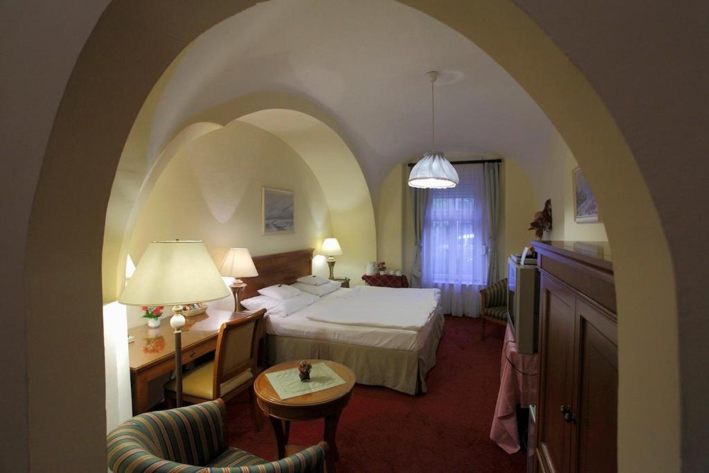 Hotel Romantik Eger Phòng bức ảnh
