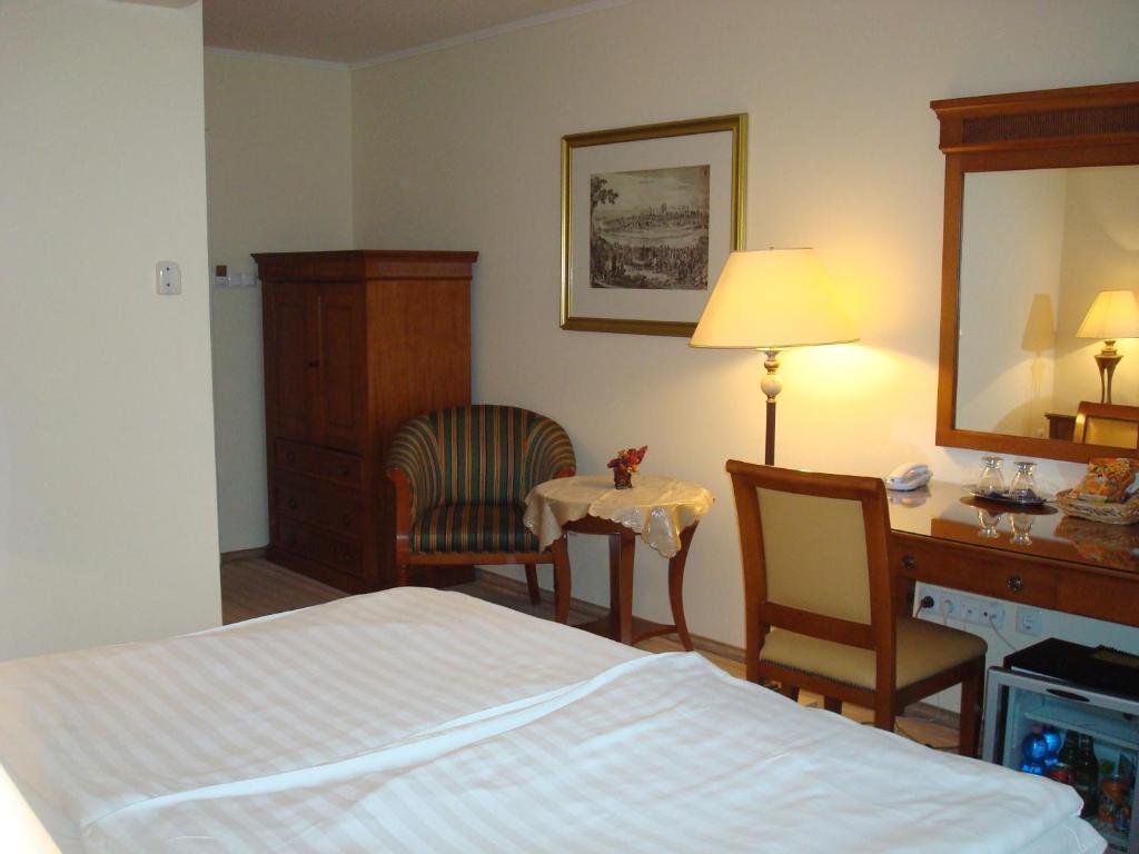 Hotel Romantik Eger Ngoại thất bức ảnh