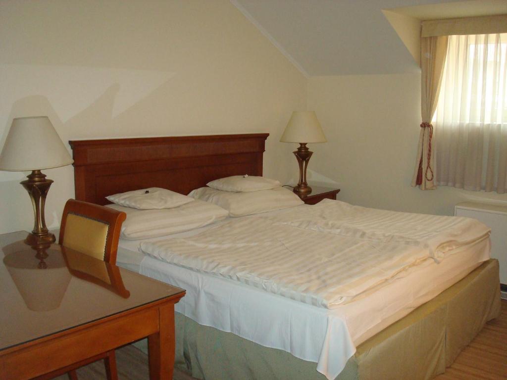Hotel Romantik Eger Ngoại thất bức ảnh