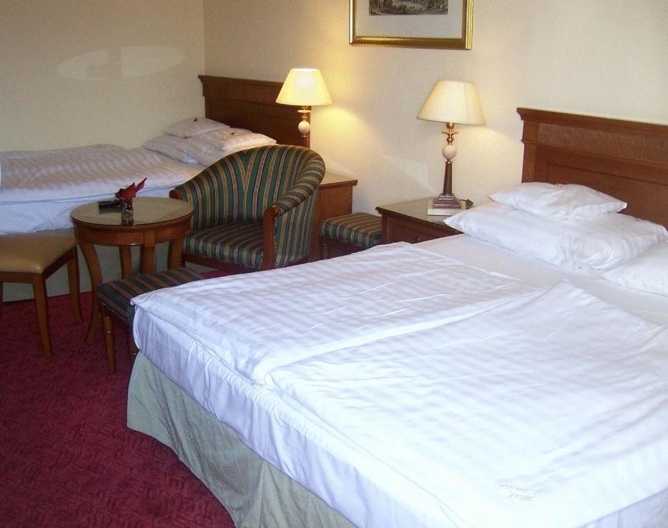 Hotel Romantik Eger Ngoại thất bức ảnh