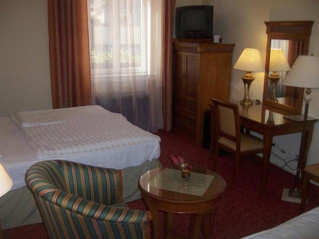 Hotel Romantik Eger Ngoại thất bức ảnh